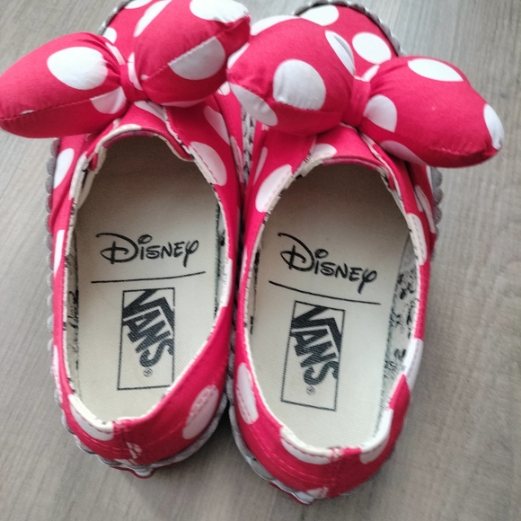 Vans X Disney Minnie Mouse White Polka Dot Slip-On Sneakers with Bow Woman's - Picture 4 of 9